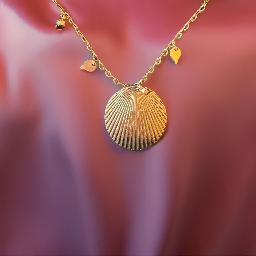 Goldtone Seashell Pendant Necklace| Melrose and Market| NWT